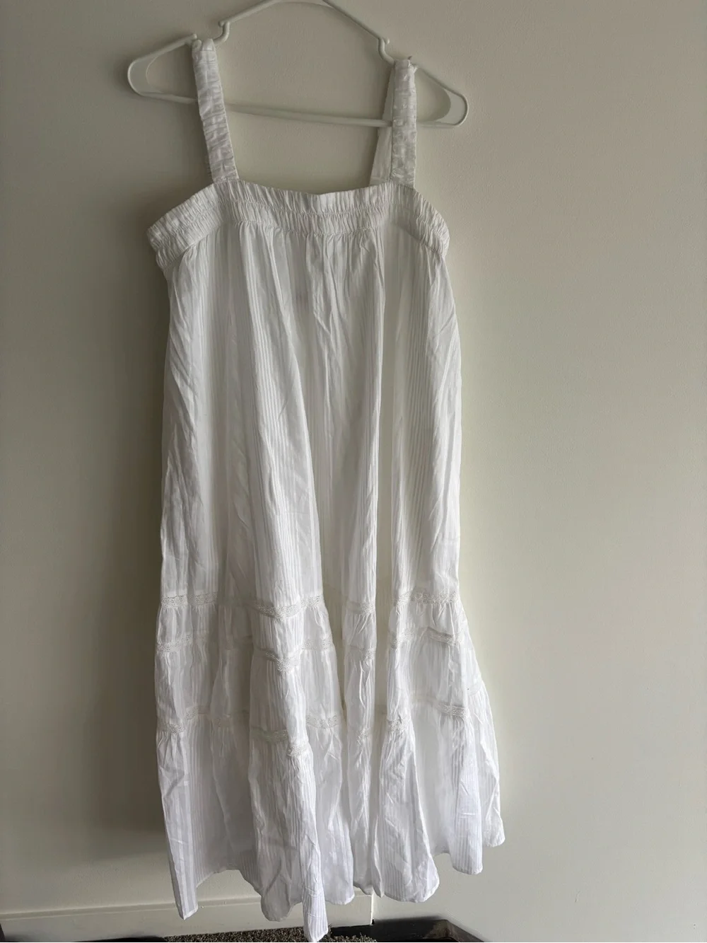 A&F 100% Cotton Tiered Flowy White Maxi Dress - Size: MP